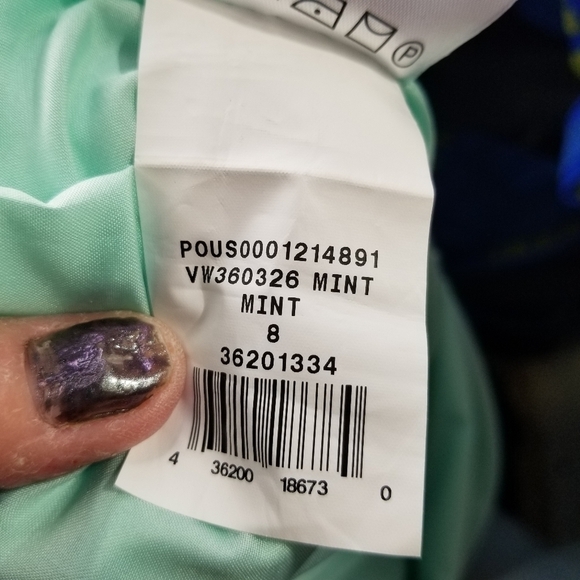 Vera Wang White mint green maxi formal gown - Picture 4 of 13